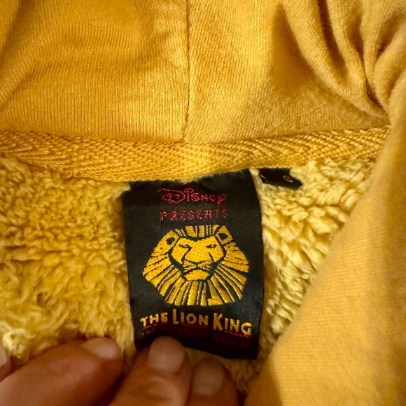 The Lion King the Broadway Musical - Youth Crown Fur Hoodie. Size Small - Picture 4 of 6